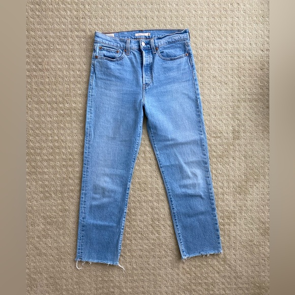 Levi’s Wedgie Straight 27x28 - Picture 2 of 6